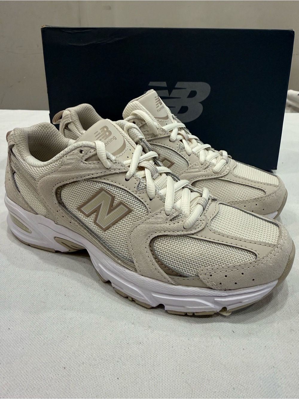 New Balance MR530OW Color White/Beige Size Men's 5/ Women's 6.5